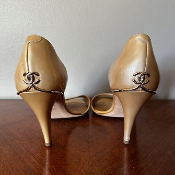 Chanel CC Logo Pearly Gold Patent Leather Cut Out Open Toe Pumps US 9 EU 40 - Picture 2 of 9